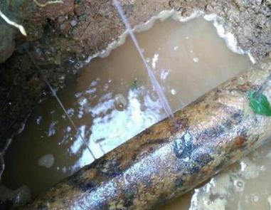 番禺楼顶渗水维修公司分享下地暖漏水的原因及检测方法。